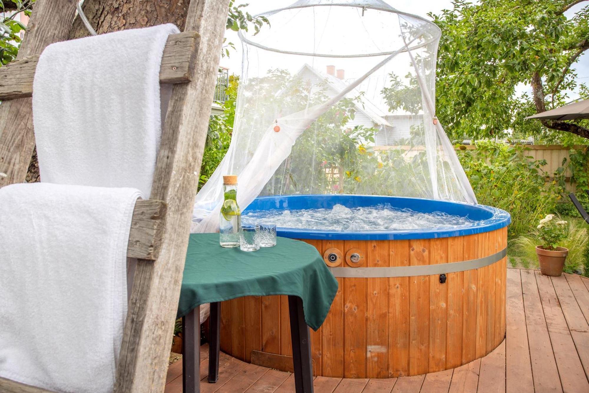 Alice Backyard-Holiday Home And Spa Parnu Luaran gambar